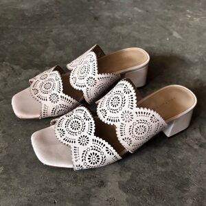 Ann Taylor cream white leather women’s sandals